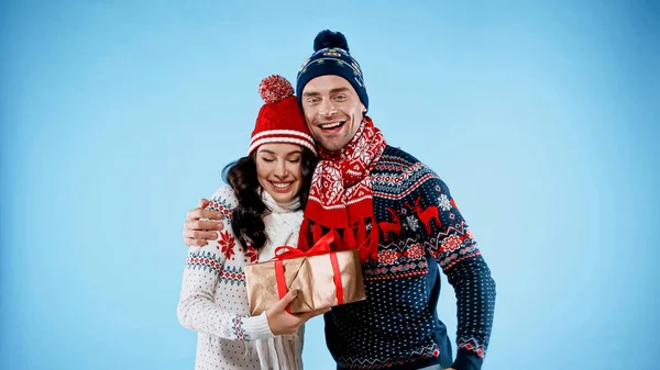 Smiling Man Hat Sweater Hugging Girlfriend Present Blue Background — Stock Photo, Image