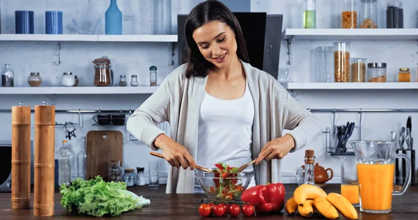 Smiling Woman Mixing Fresh Salad Orange Juice Kitchen Table — Stock Photo, Image