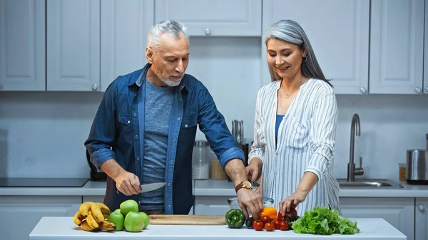 Smiling Interracial Couple Preparing Breakfast Fresh Vegetables Fruits Kitchen — Stock Photo, Image
