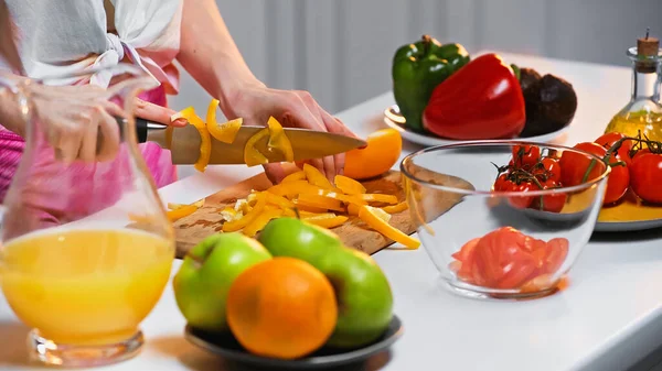 Cropped View Woman Cutting Bell Pepper Chopping Board — Stock Photo, Image