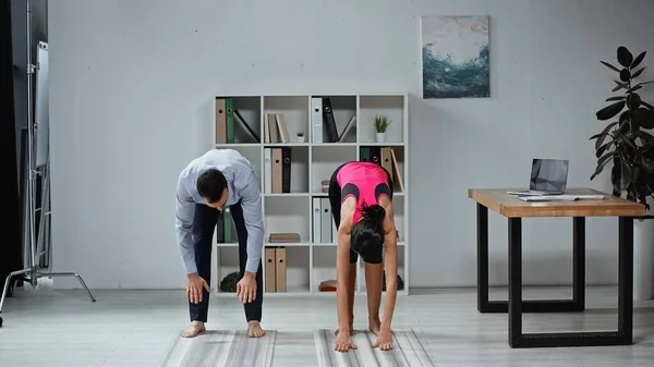 Fitness Trainer Businessman Stretching Fitness Mats Office — Stock Photo, Image