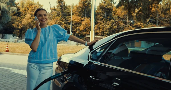 Happy Woman Talking Smartphone While Refueling Car Gas Station — Stock Photo, Image