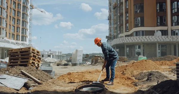 Middle Aged Builder Hard Hat Digging Ground Shovel Construction Site — Stock Photo, Image