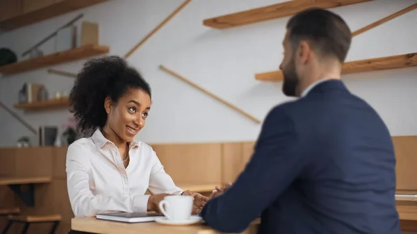 Happy African American Businesswoman Talking Blurred Businessman Suit Meeting Cafe — Stock Photo, Image