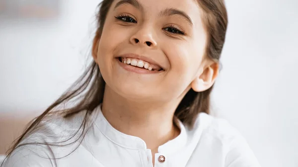 Cheerful Preteen Girl Looking Camera — Stock Photo, Image