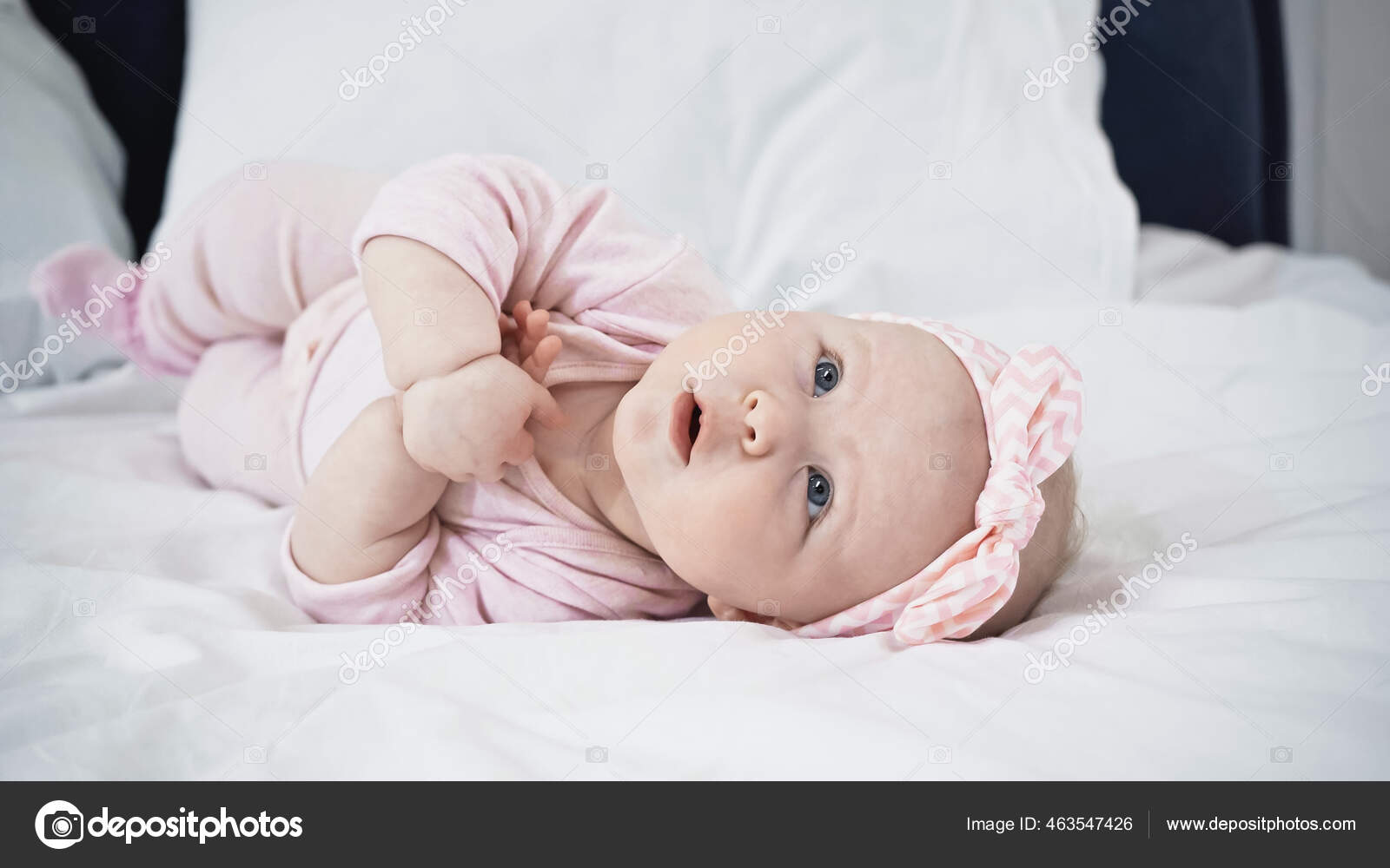 Bebe Fille Images Libres De Droit Photos De Bebe Fille Depositphotos
