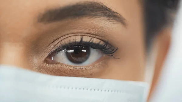 Close African American Woman Medical Mask — Stock Photo, Image