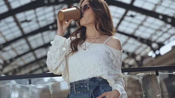 Young Stylish Woman Drinking Coffee Shopping Mall — Photo