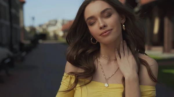 Pleased Young Woman Closed Eyes Smiling — Stock Photo, Image