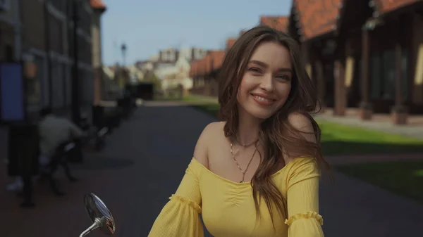 Positive Young Woman Wavy Hair Smiling — Stock fotografie