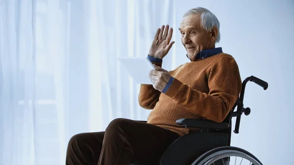 Cheerful Pensioner Wheelchair Waving Hand Having Video Call Tablet Retirement — Stock Photo, Image