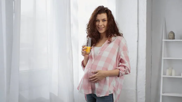 Pregnant Curly Woman Smiling While Holding Glass Orange Juice — Stock Photo, Image