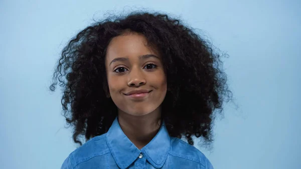 Cheerful african american girl smiling isolated on blue — Stock Photo