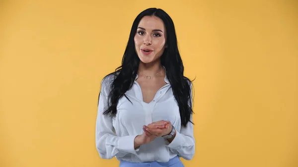Astonished businesswoman clapping hands isolated on yellow — Stock Photo