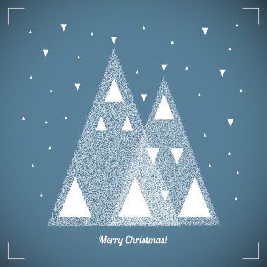 Kar ormandaki Noel ağaçları