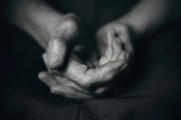 Two old man's hands — Stock Photo, Image