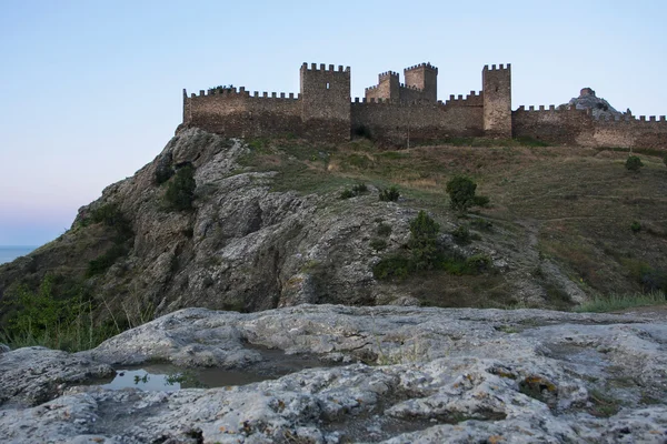 Fortress standing high on a hill — Stock Photo, Image