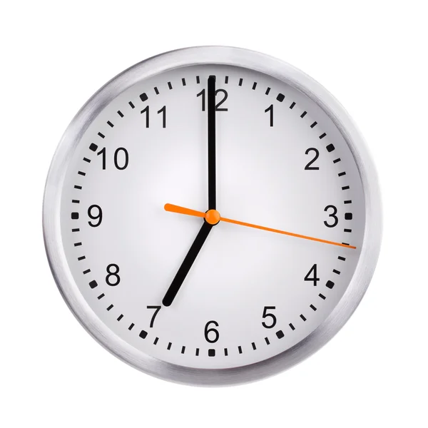 Round clock shows exactly seven o'clock — Stock Photo, Image
