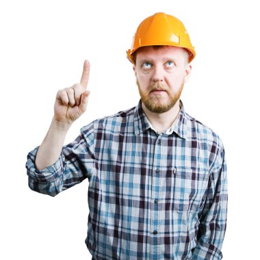 Onun parmağı yukarıya doğru gösterilen bir kask içinde adam