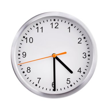 yuvarlak saatin kadranında öğlen