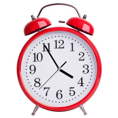Kırmızı alarm clock dörde beş dakika gösterir