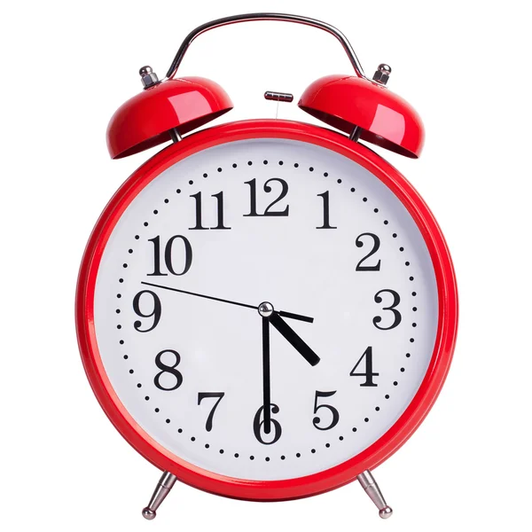 Relógio de alarme redondo mostra quatro e meia — Fotografia de Stock