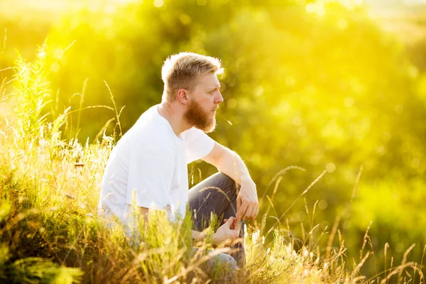 Bearded Young Man White Shirt Sits Field Grass Summer Day — Stock Photo, Image