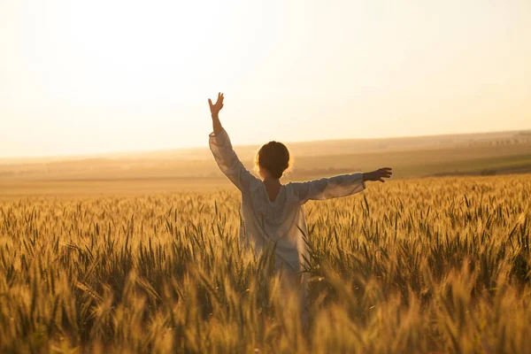 Ragazza Felice Vestito Nel Mezzo Campo Segale Matura — Foto Stock