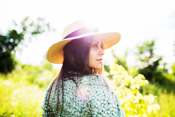 Young Woman Hat Rays Summer Evening Sun — Stock Photo, Image