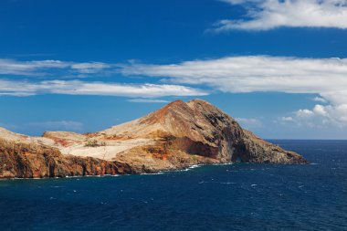 bir dağ deniz kenarı ile peyzaj