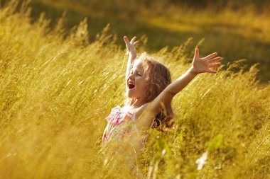 Kız kendinden geçme bir durumda