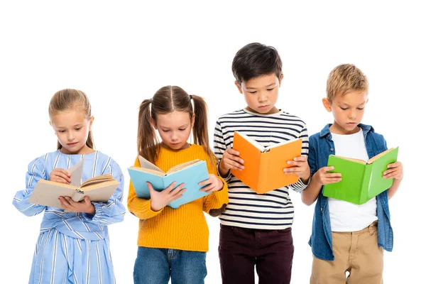 Niños Multiétnicos Leyendo Libros Aislados Blanco —  Fotos de Stock