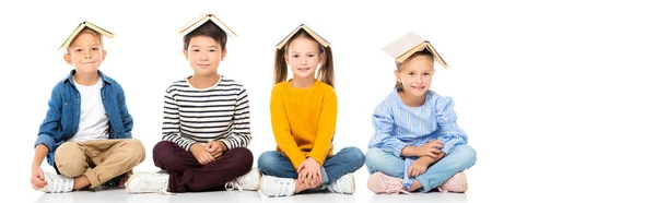 Niños Positivos Multiculturales Con Manos Libros Sentados Sobre Fondo Blanco —  Fotos de Stock