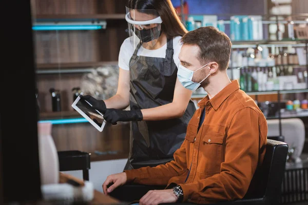 Barber Face Shield Latex Gloves Holding Digital Tablet Man Medical — Stock Photo, Image