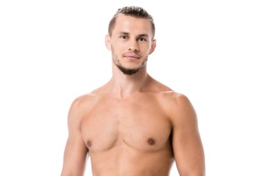 Seksi gömleksiz adam beyaz üzerinde yalnız poz veriyor.
