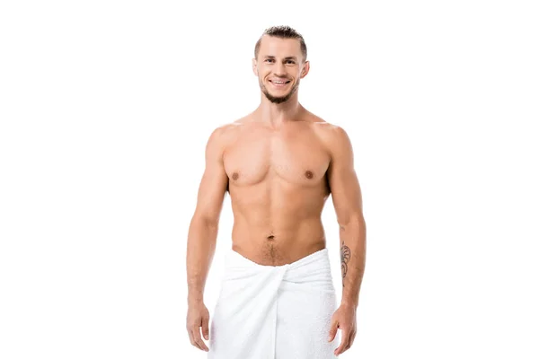 Sonriente Sexy Hombre Sin Camisa Toalla Posando Aislado Blanco — Foto de Stock