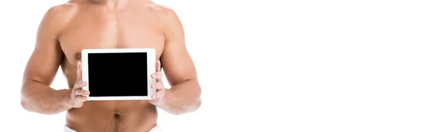 穿着浴巾的性感无袖男士的剪影 展示白色横幅上的数码平板电脑 — 图库照片