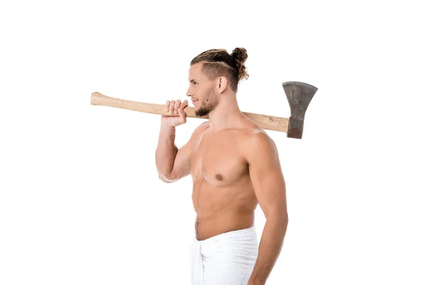 Sexy Shirtloze Man Handdoek Poseren Met Bijl Geïsoleerd Wit — Stockfoto