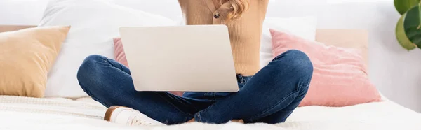 Cropped View Woman Crossed Legs Holding Laptop Bed Banner — Stock Photo, Image