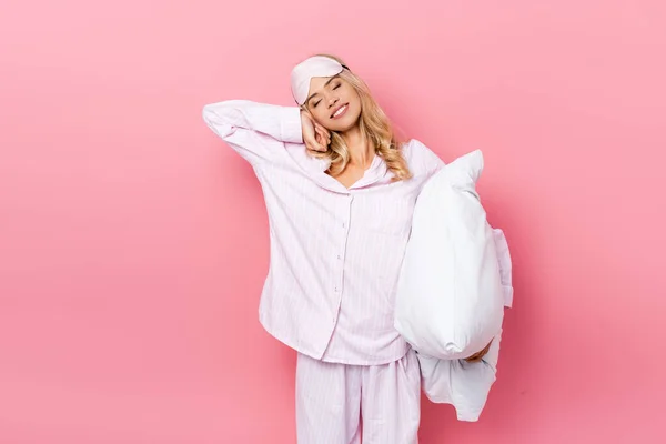 Smiling Woman Pajamas Blindfold Holding Pillow Stretching Pink Background — Stock Photo, Image