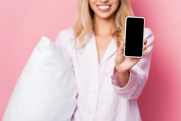 Vista Recortada Del Smartphone Con Pantalla Blanco Mano Una Mujer — Foto de Stock