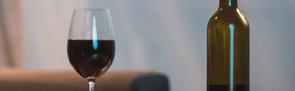 Glas Och Flaska Rött Vin Banner Alkoholism Koncept — Stockfoto