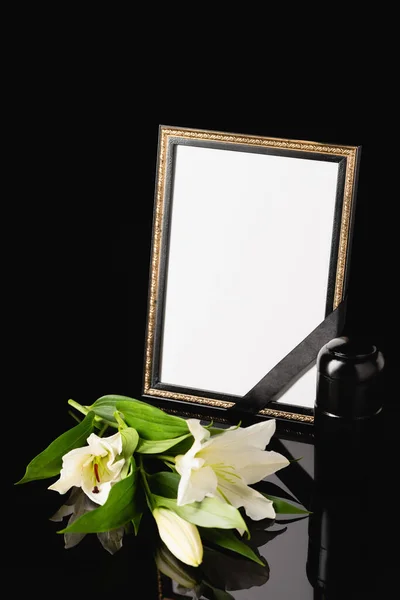 Flowers Mirror Black Ribbon Urn Ashes Black Background Funeral Concept — Stock Photo, Image