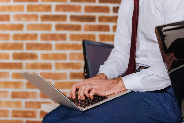 Cropped View Businessman Using Laptop Computer Blurred Foreground — Stock Photo, Image