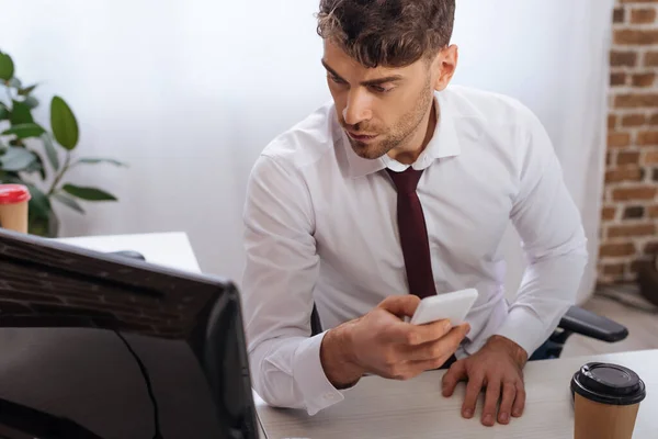 Businessman Using Smartphone Computer While Checking Courses Office — Stock Photo, Image