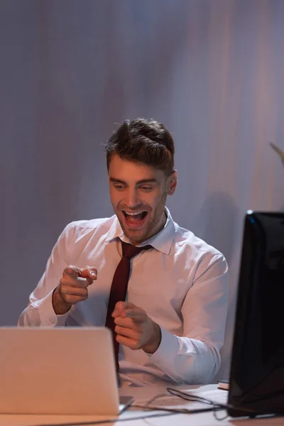 Businessman Pointing Laptop Computer Blurred Foreground Office — Stock Photo, Image
