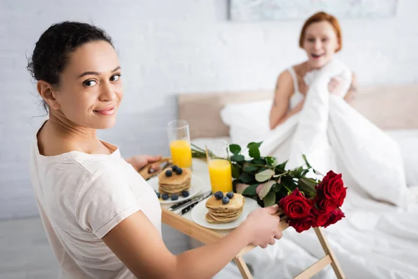 African American Woman Holding Tray Red Roses Breakfast Lesbian Girlfriend — Stock Photo, Image