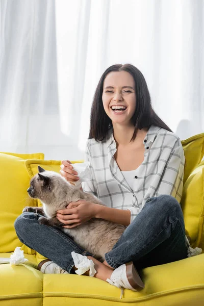 Excited Woman Laughing While Sitting Yellow Sofa Cat — Stock Photo, Image