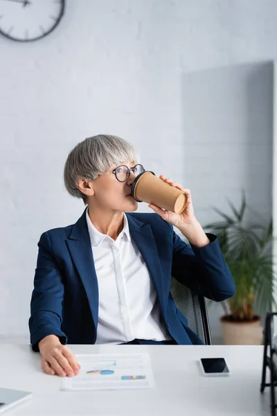 Middle Aged Team Leader Glasses Drinking Coffee Charts Graphs Smartphone — Stock Photo, Image