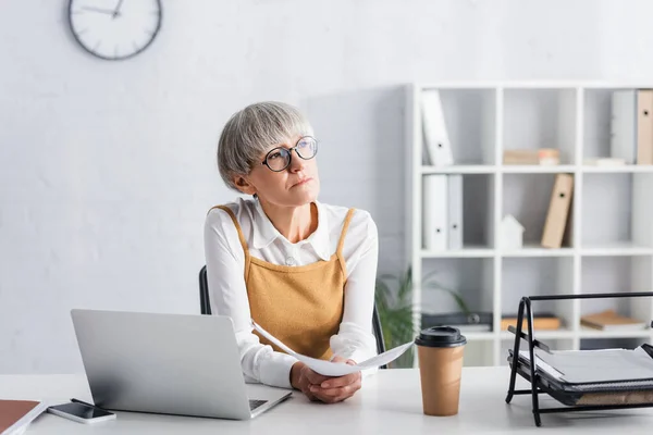 Mature Team Leader Sitting Desk Gadgets Holding Documents Office — Stock Photo, Image